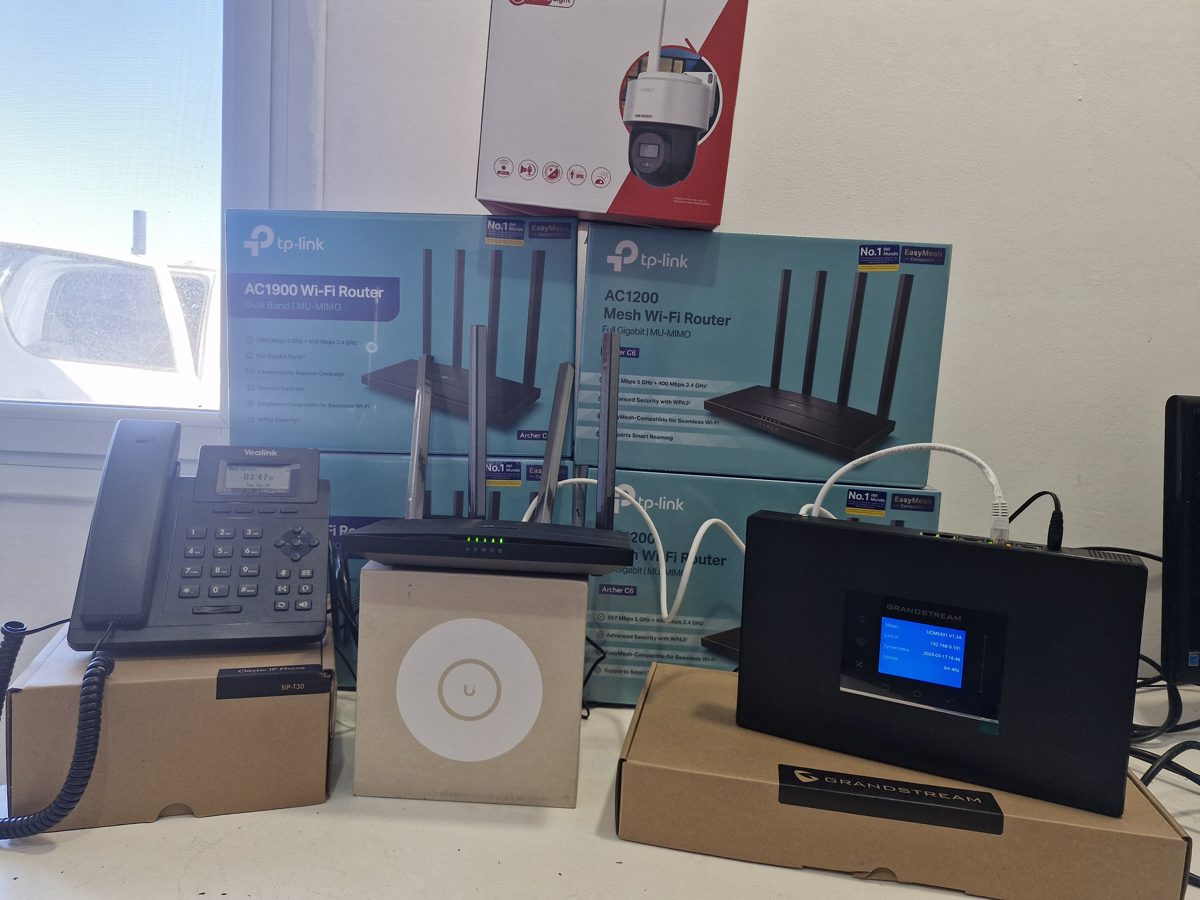 Central telefónica Grandstream UCM6301 y teléfono IP